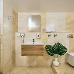 Pod Debami Inn 2*