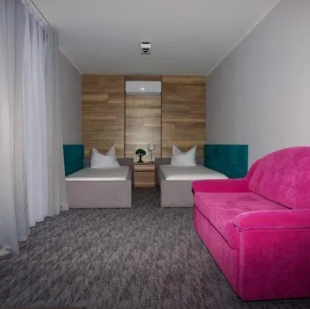 Hotelik Pod Debami